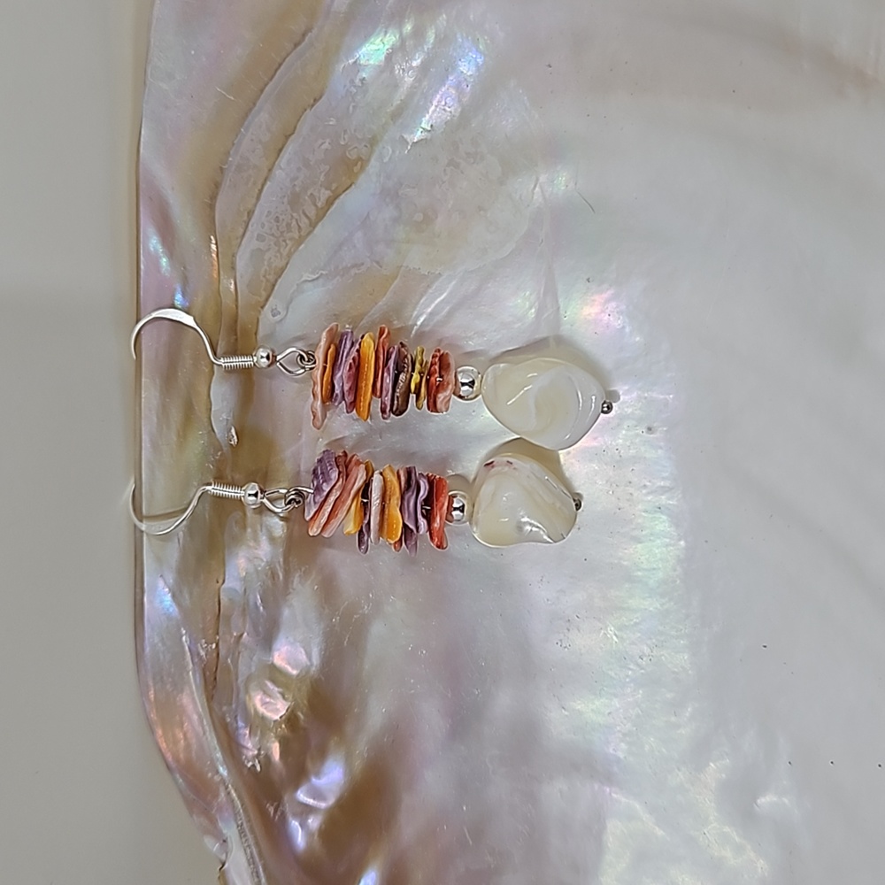 Handmade mother of pearl and dyed shell chips - Picture 3 of 3